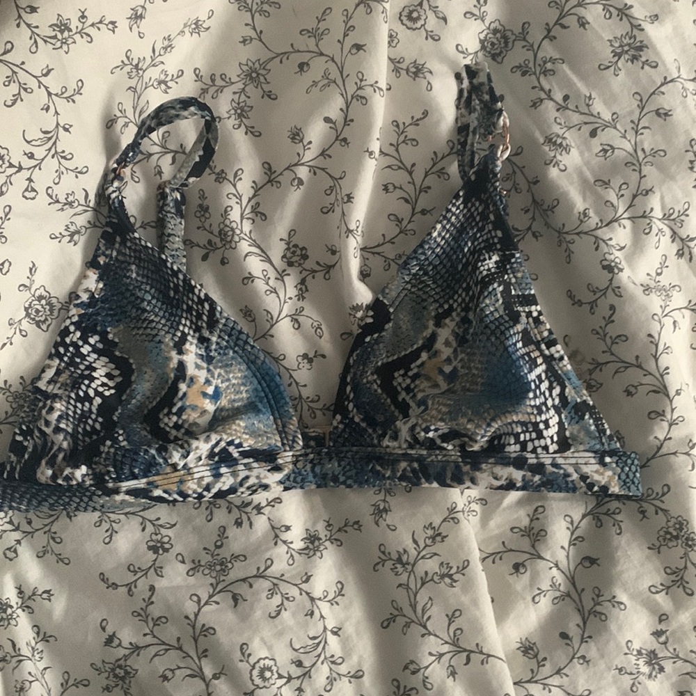 small triangle snake pattern bikini top